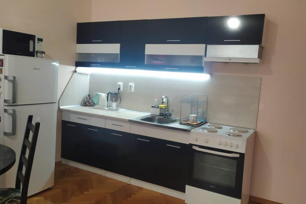 Lovely City Center 1Bd, 1Bt Apartment Sofia Exteriör bild