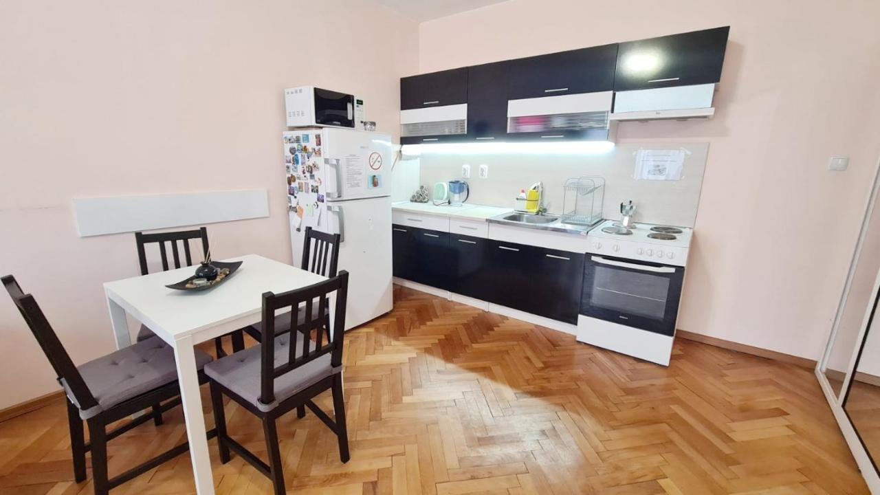 Lovely City Center 1Bd, 1Bt Apartment Sofia Exteriör bild